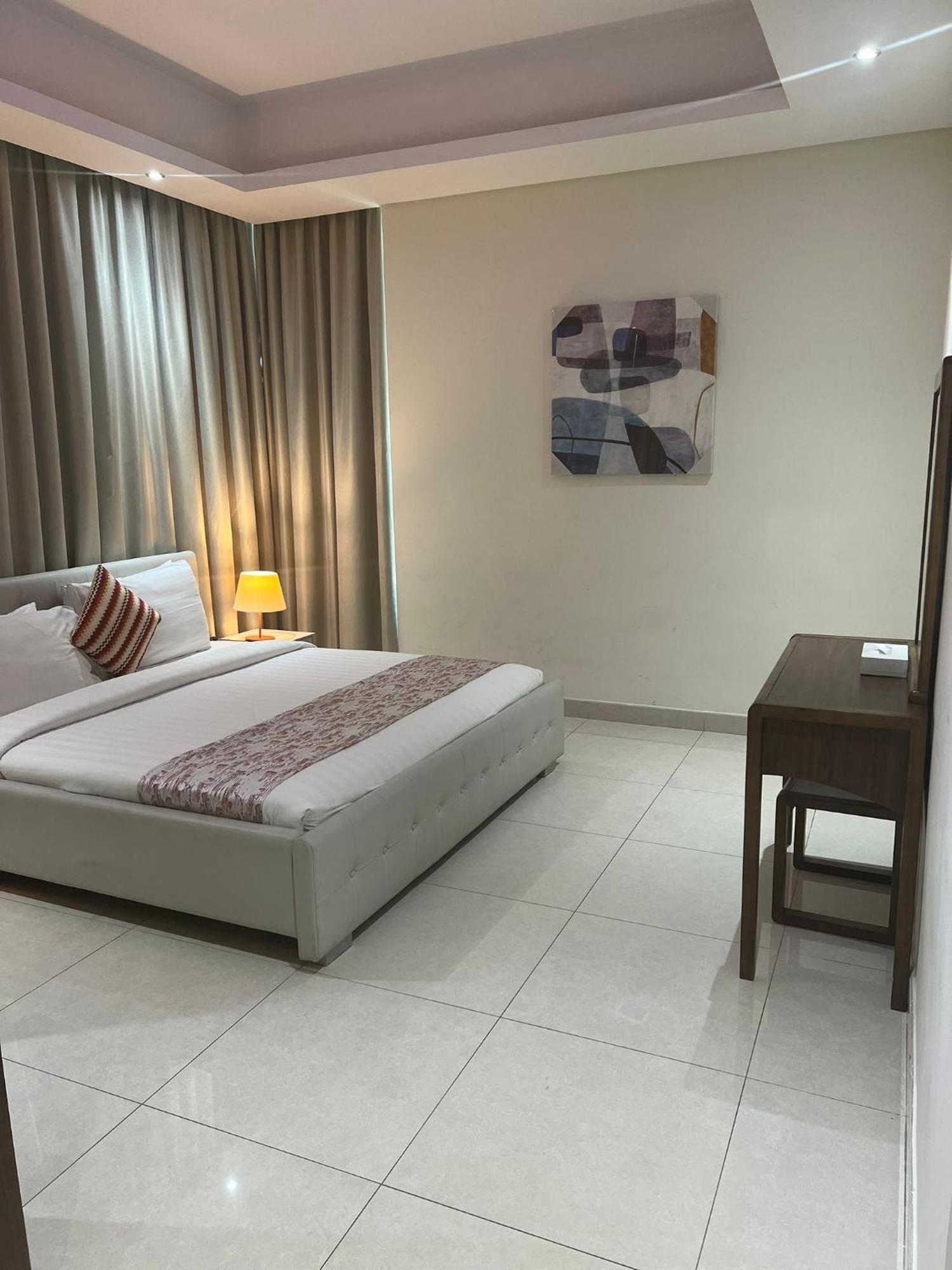 Sirius Tower Aparthotel Manama Exterior foto