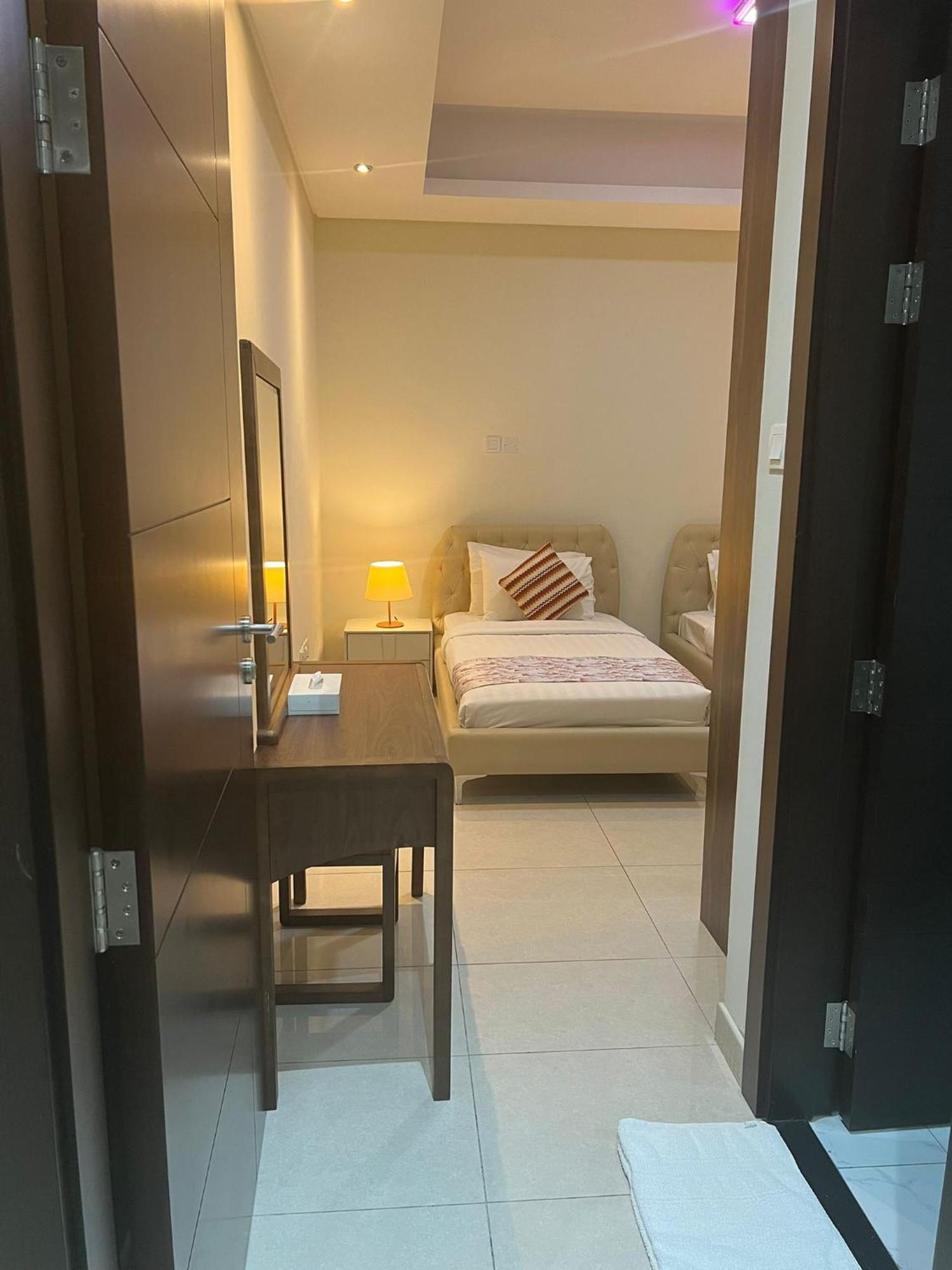 Sirius Tower Aparthotel Manama Exterior foto