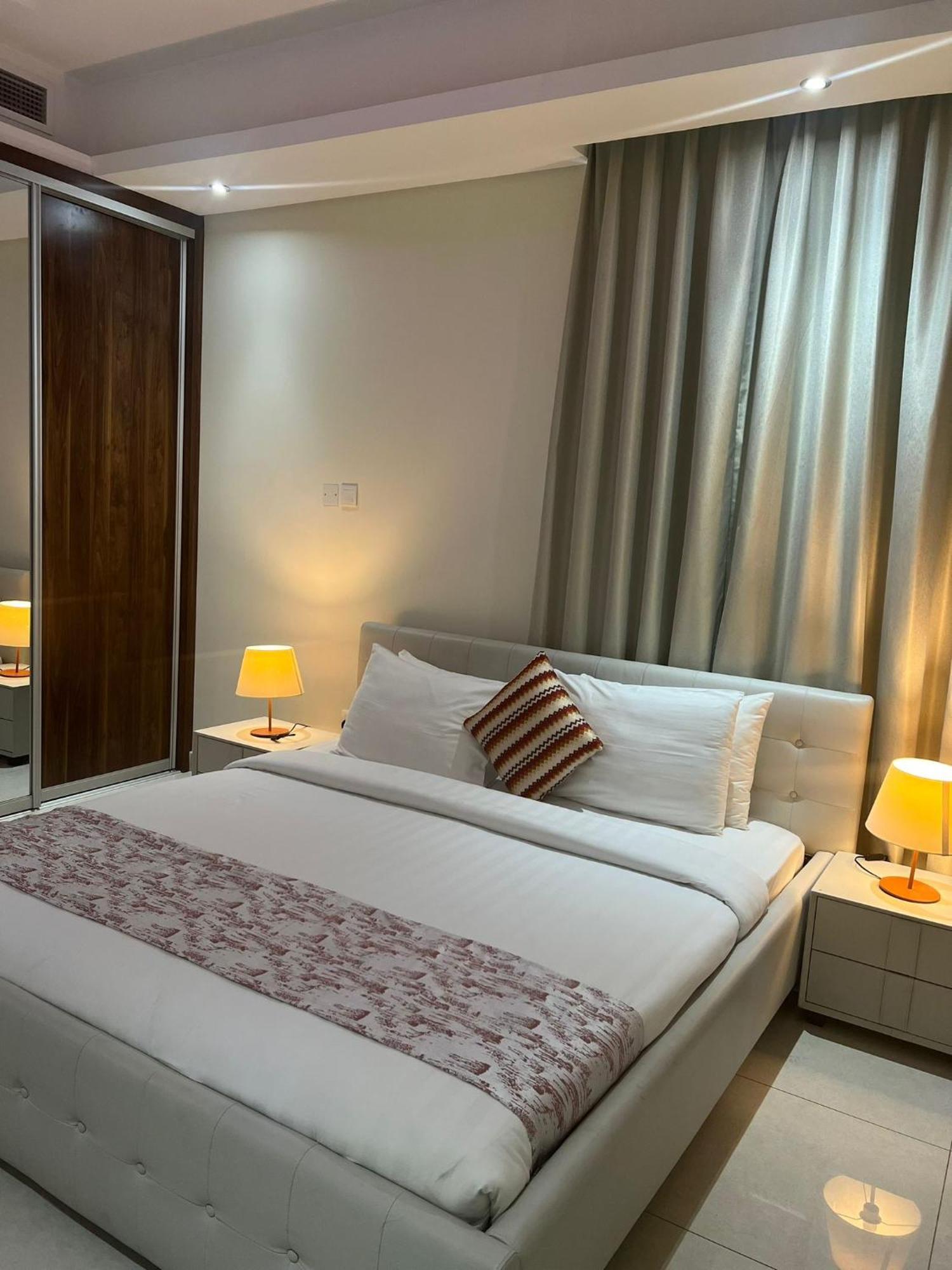 Sirius Tower Aparthotel Manama Exterior foto