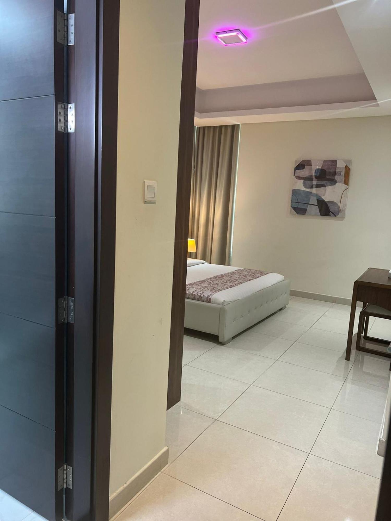 Sirius Tower Aparthotel Manama Exterior foto